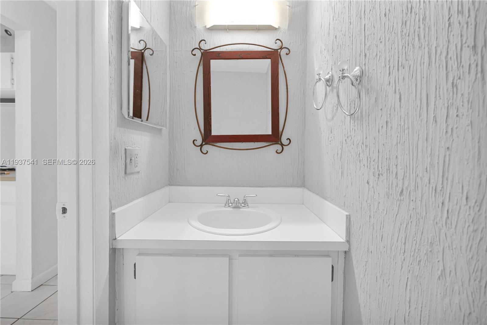 VILLAGE TOWNHOUSES-JACARA - Residential