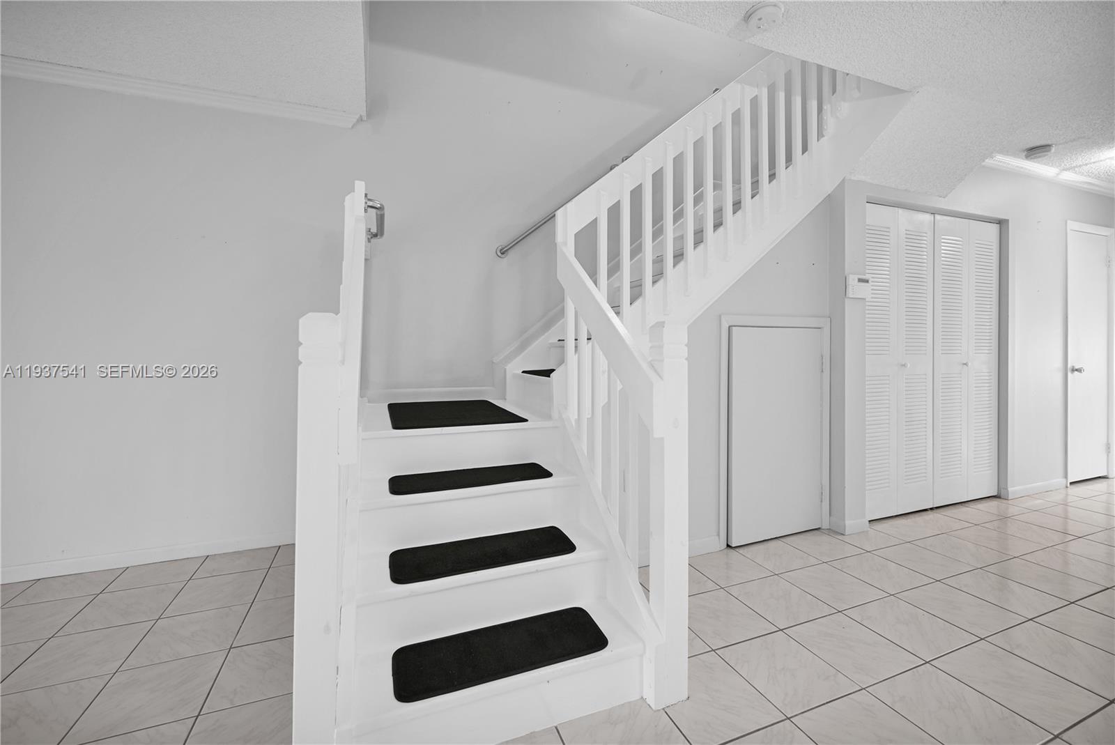 VILLAGE TOWNHOUSES-JACARA - Residential