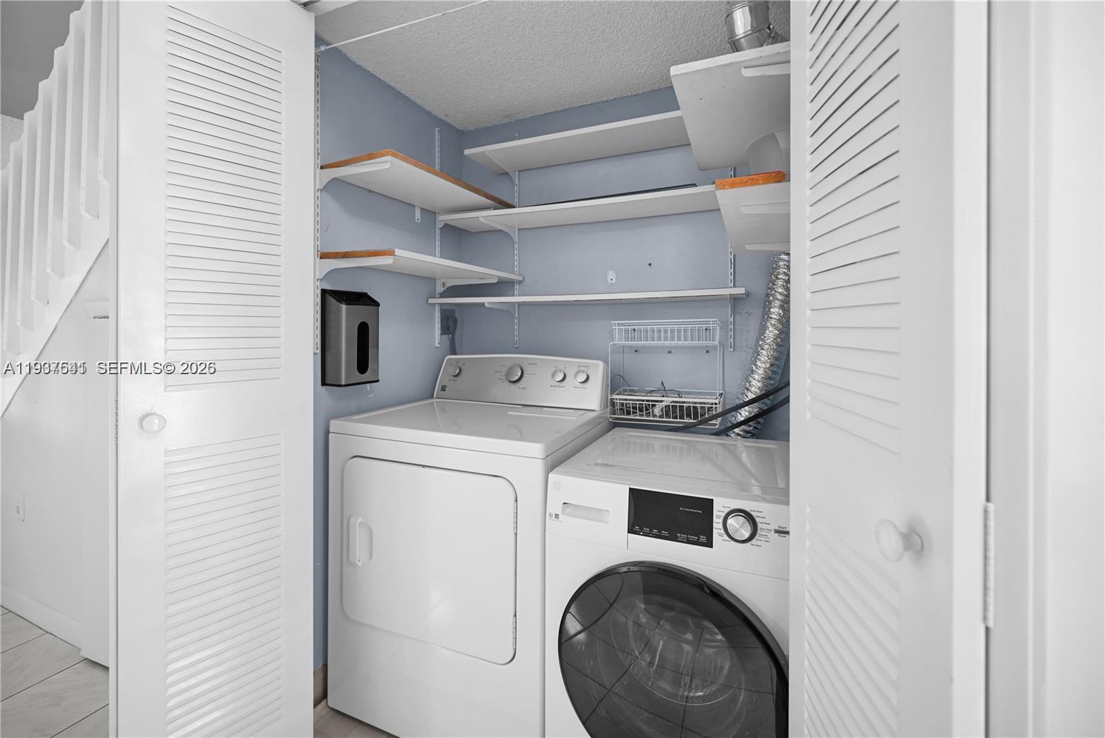 VILLAGE TOWNHOUSES-JACARA - Residential