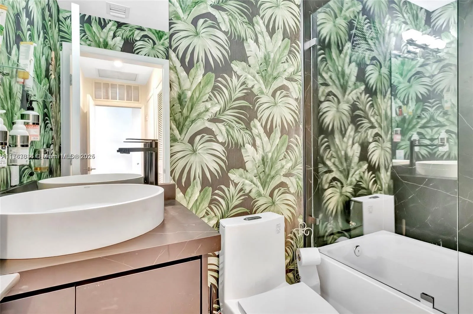 Miami, Florida 33137, United States, 2 Bedrooms Bedrooms, ,2 BathroomsBathrooms,Residential,Active,90795