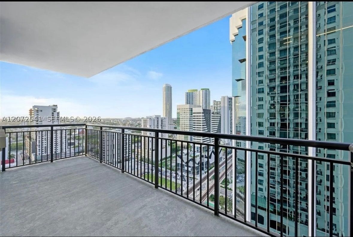 999 SW 1st Ave 1814