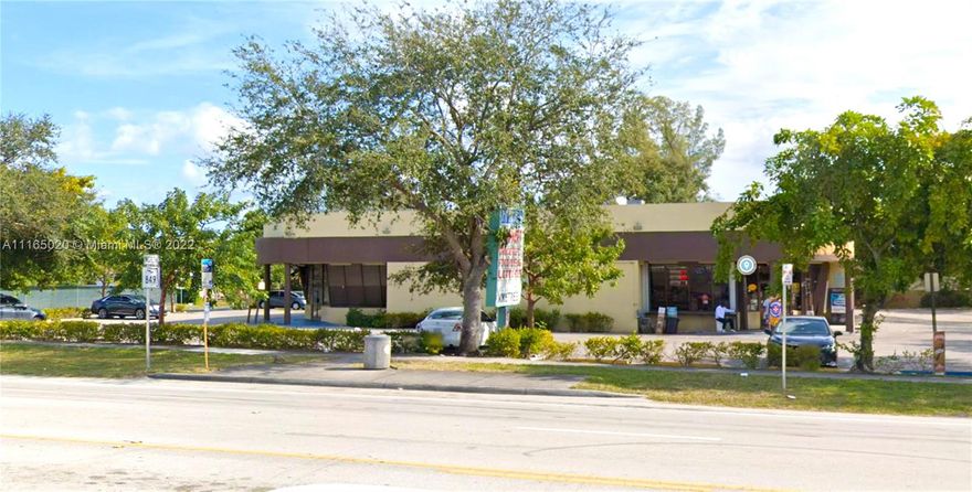 For lease wonderful retail/office space 2,400 ±SQFT unit #3 & 4. Zoned B-5: Community Shopping. Two new air conditioning units, drive in, ample Parking Lot. CAM included.