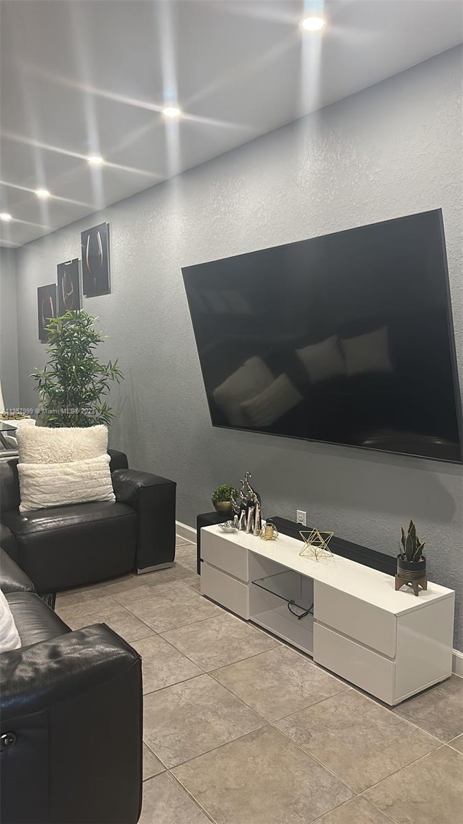 COCO PALM VILLAS - Residential