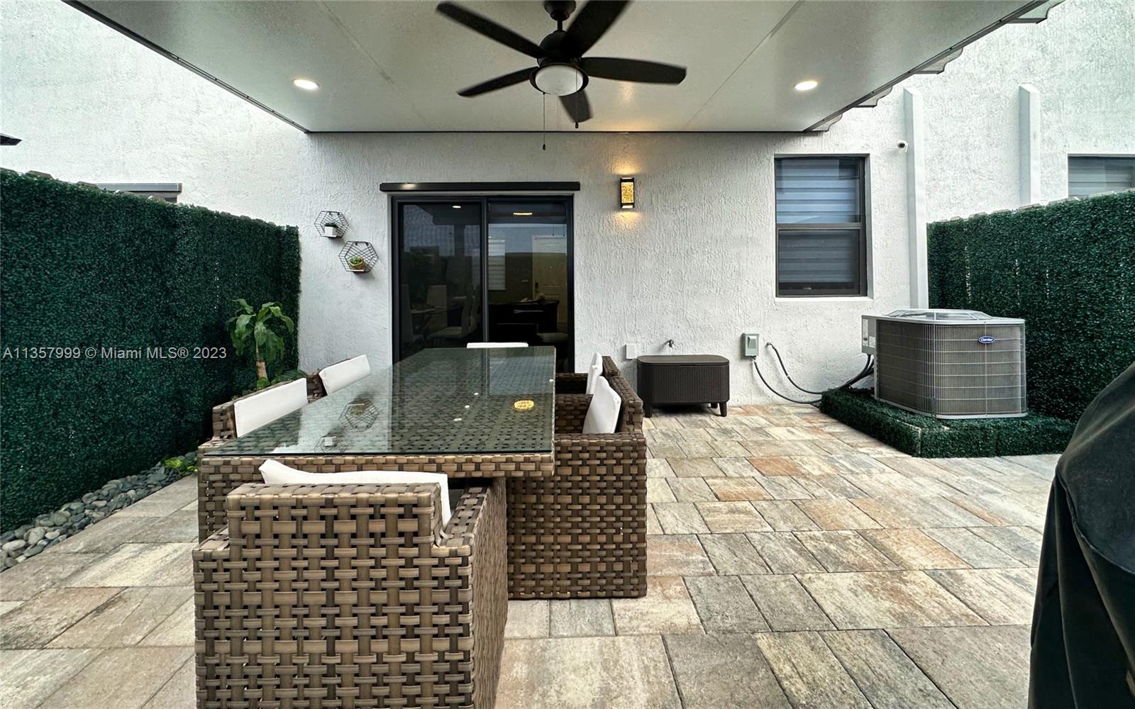 COCO PALM VILLAS - Residential