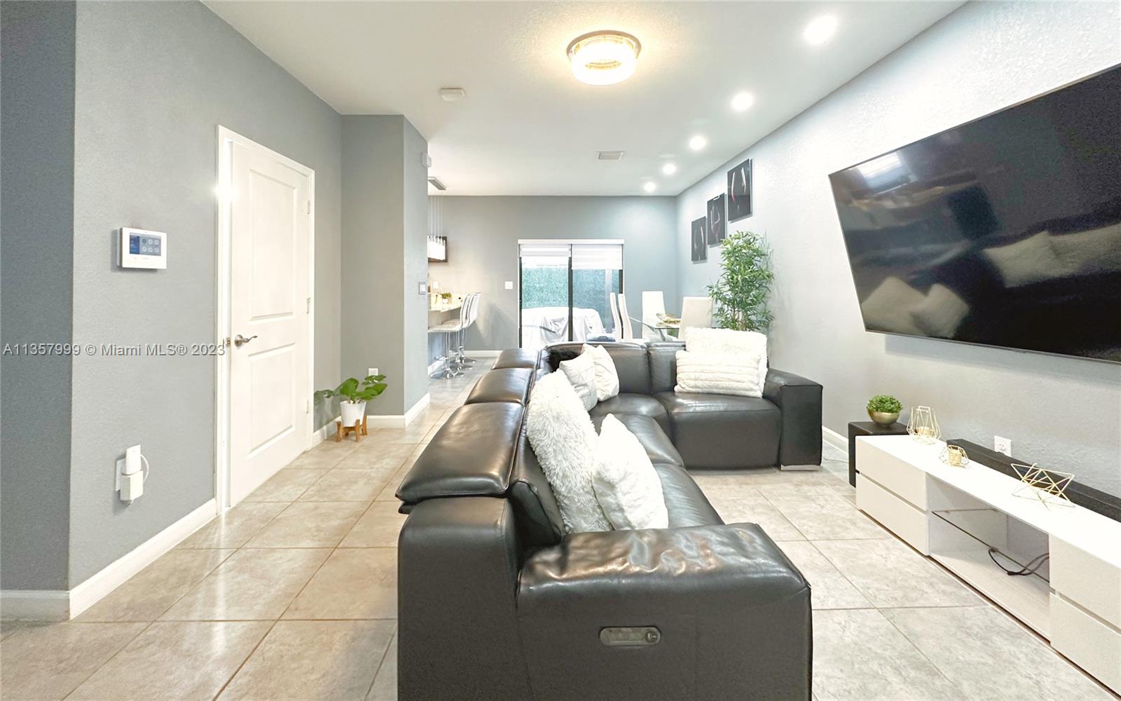 COCO PALM VILLAS - Residential