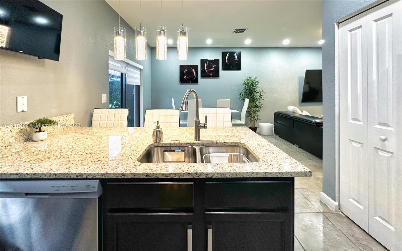 COCO PALM VILLAS - Residential