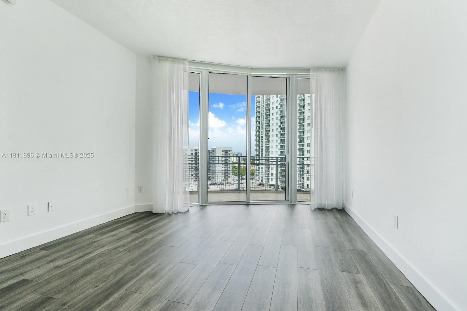 350 NE 24th St 1008