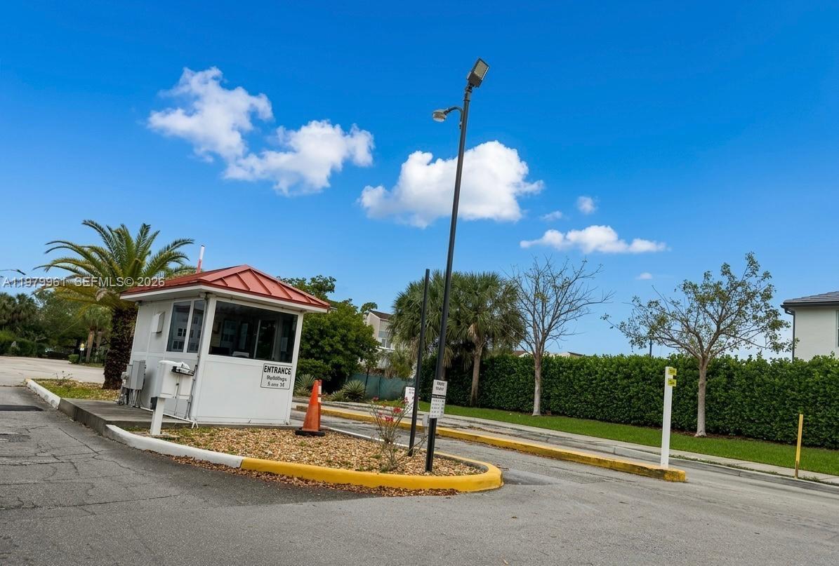 SOMERSET NO 4 CONDO - Residential