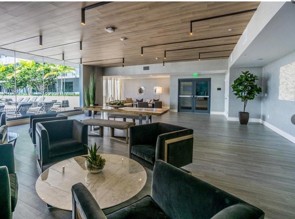 AVENTURA PARKSQUARE RESID - Residential