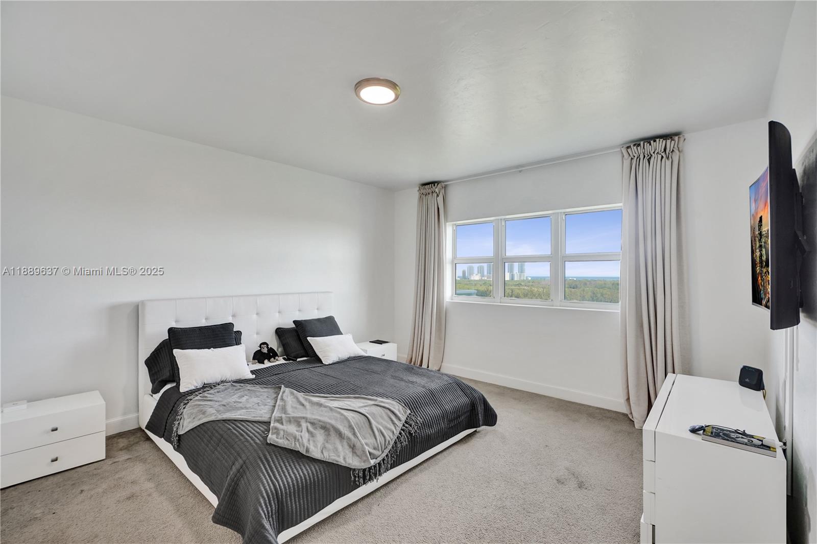 THE OAKS I CONDO - Residential
