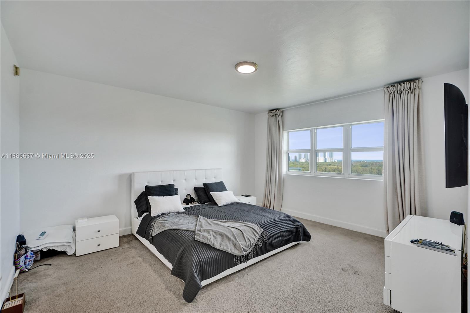 THE OAKS I CONDO - Residential