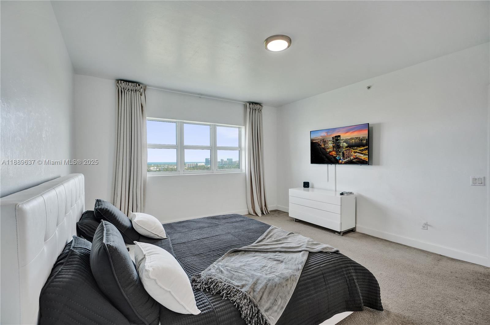 THE OAKS I CONDO - Residential