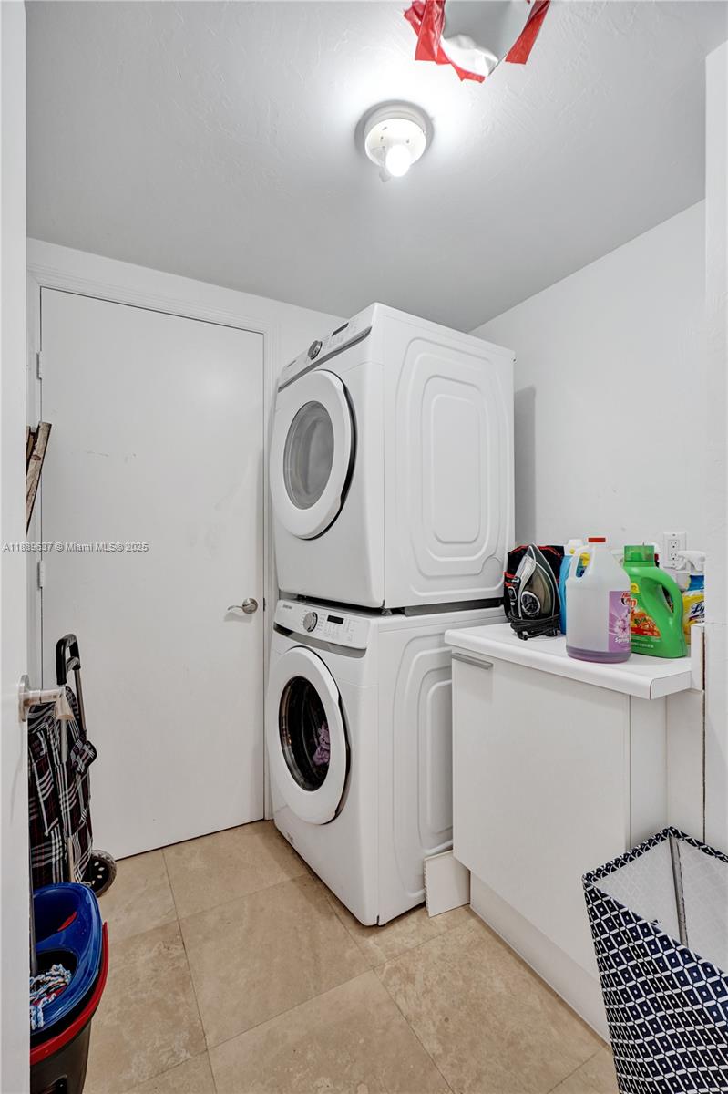 THE OAKS I CONDO - Residential
