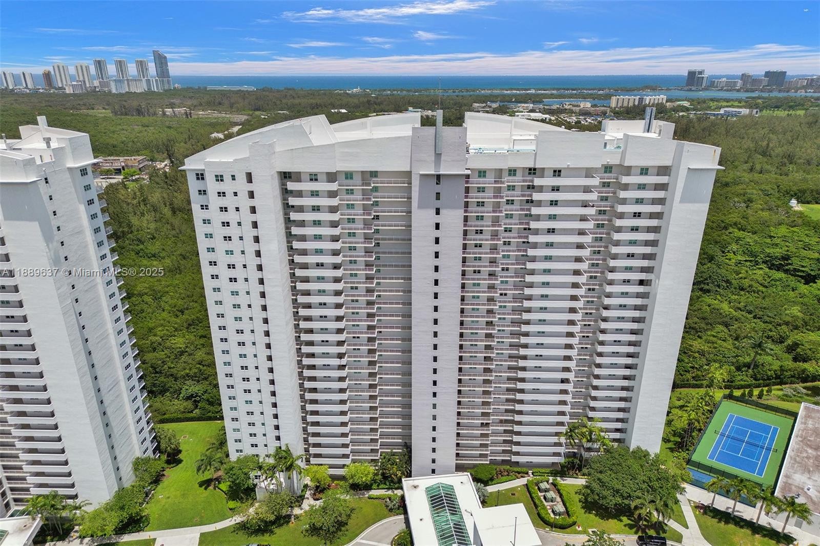 THE OAKS I CONDO - Residential