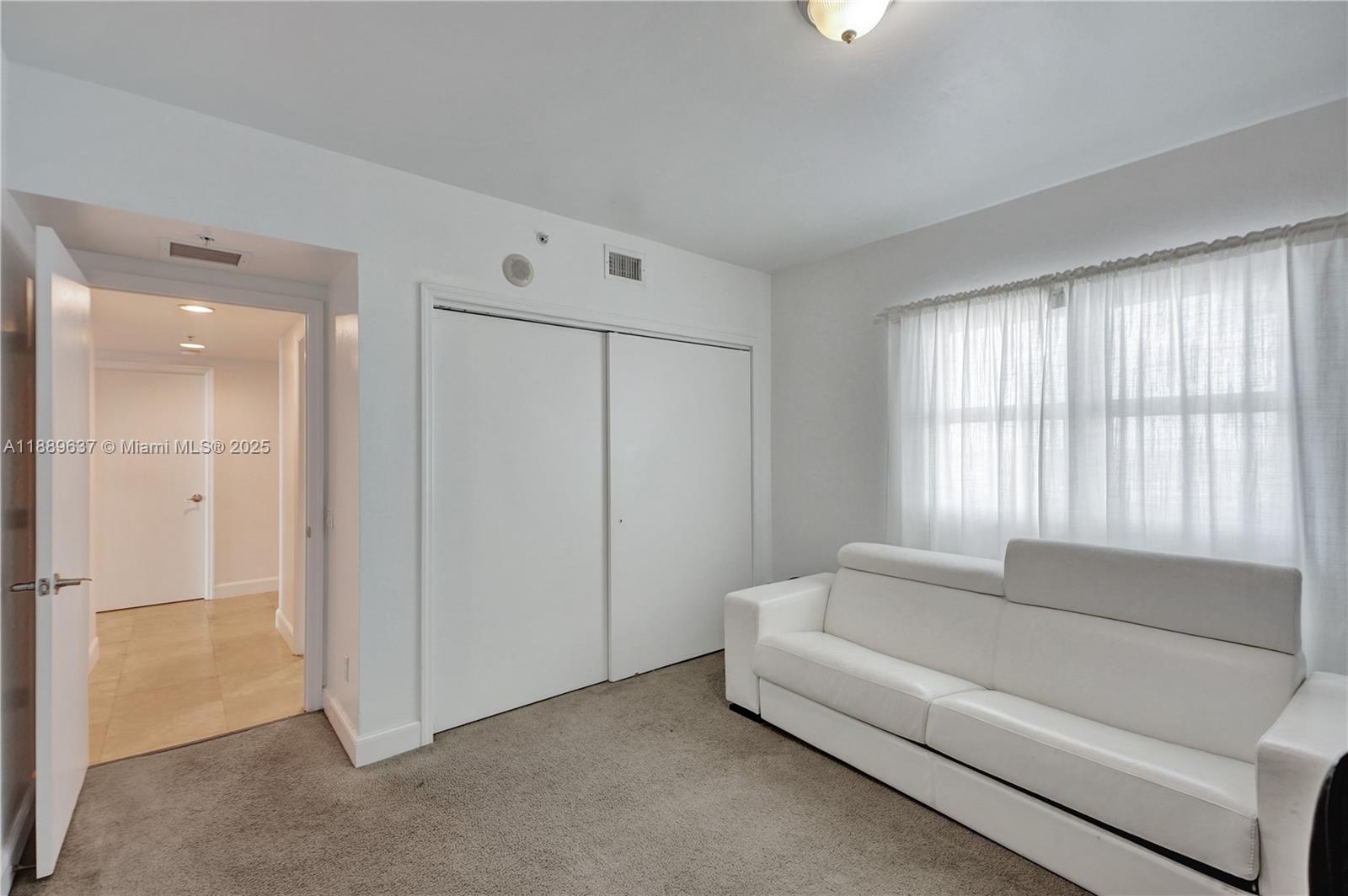 THE OAKS I CONDO - Residential