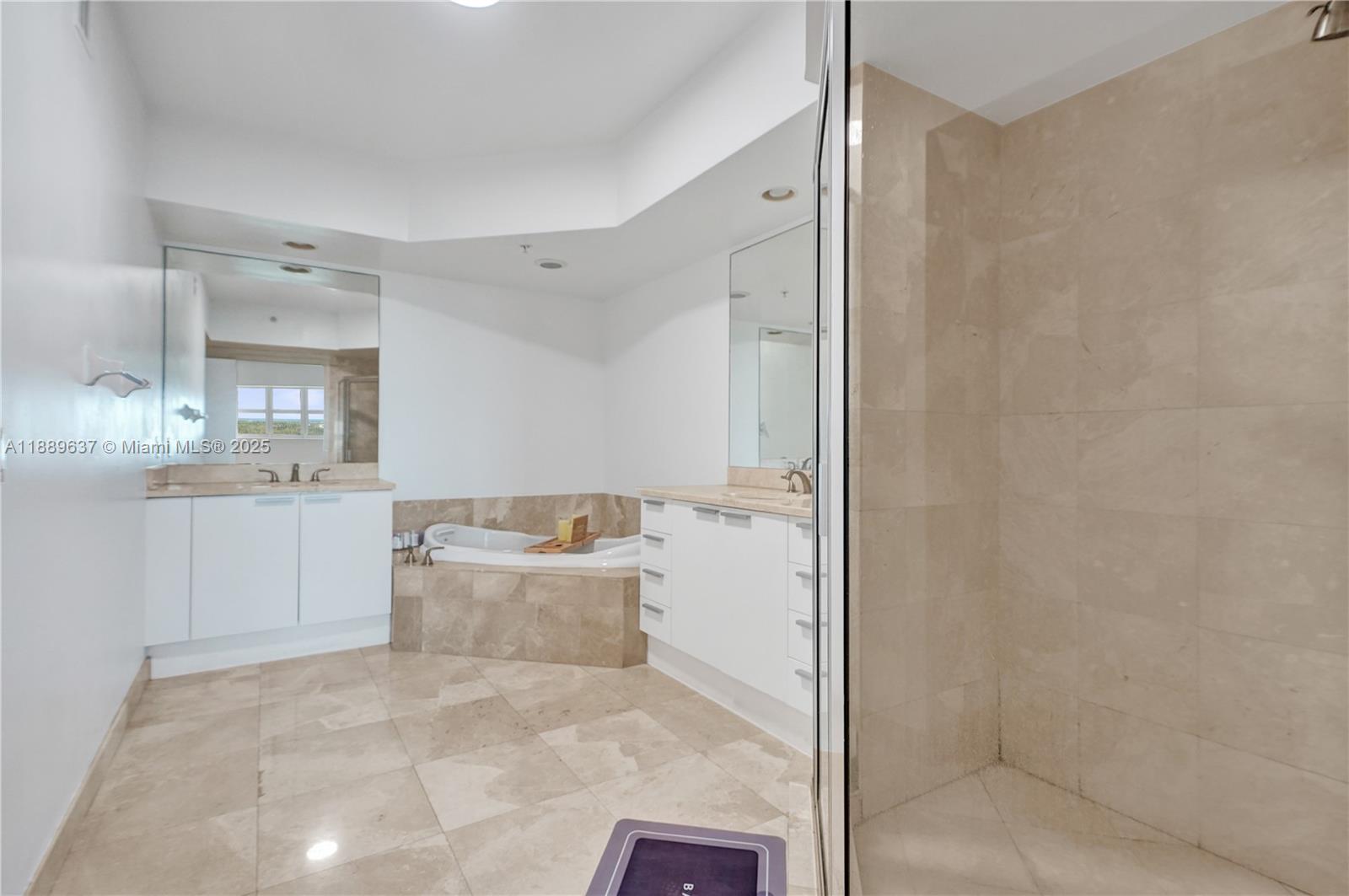 THE OAKS I CONDO - Residential