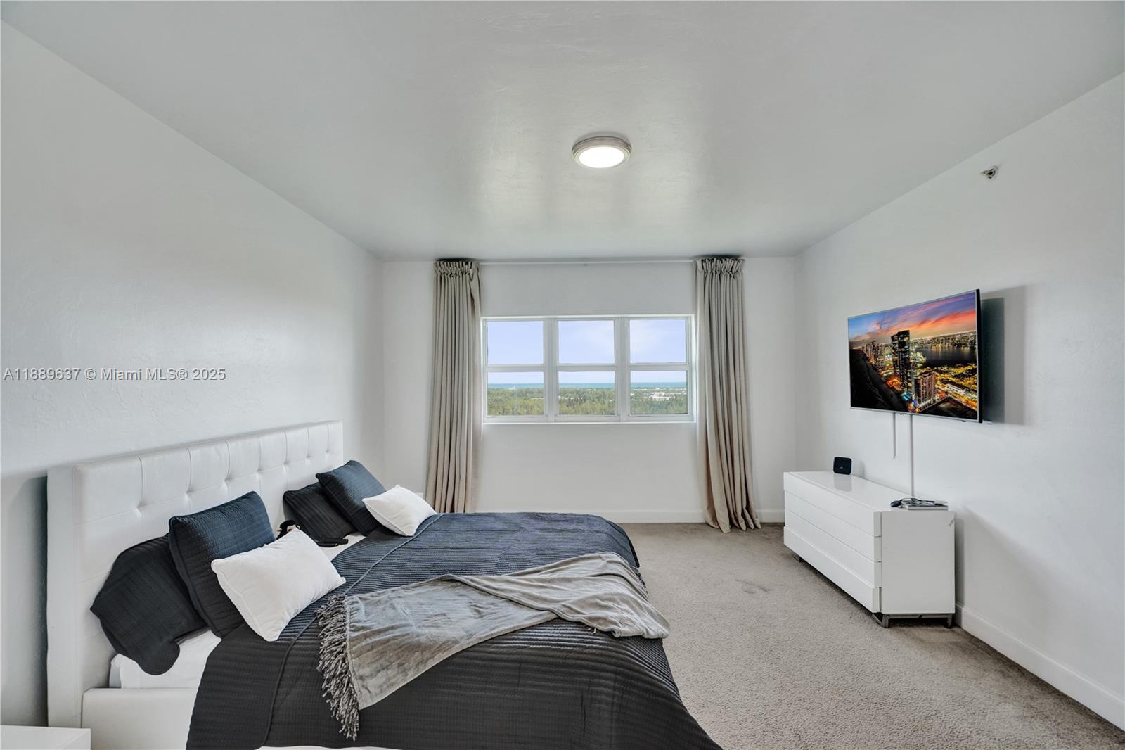 THE OAKS I CONDO - Residential