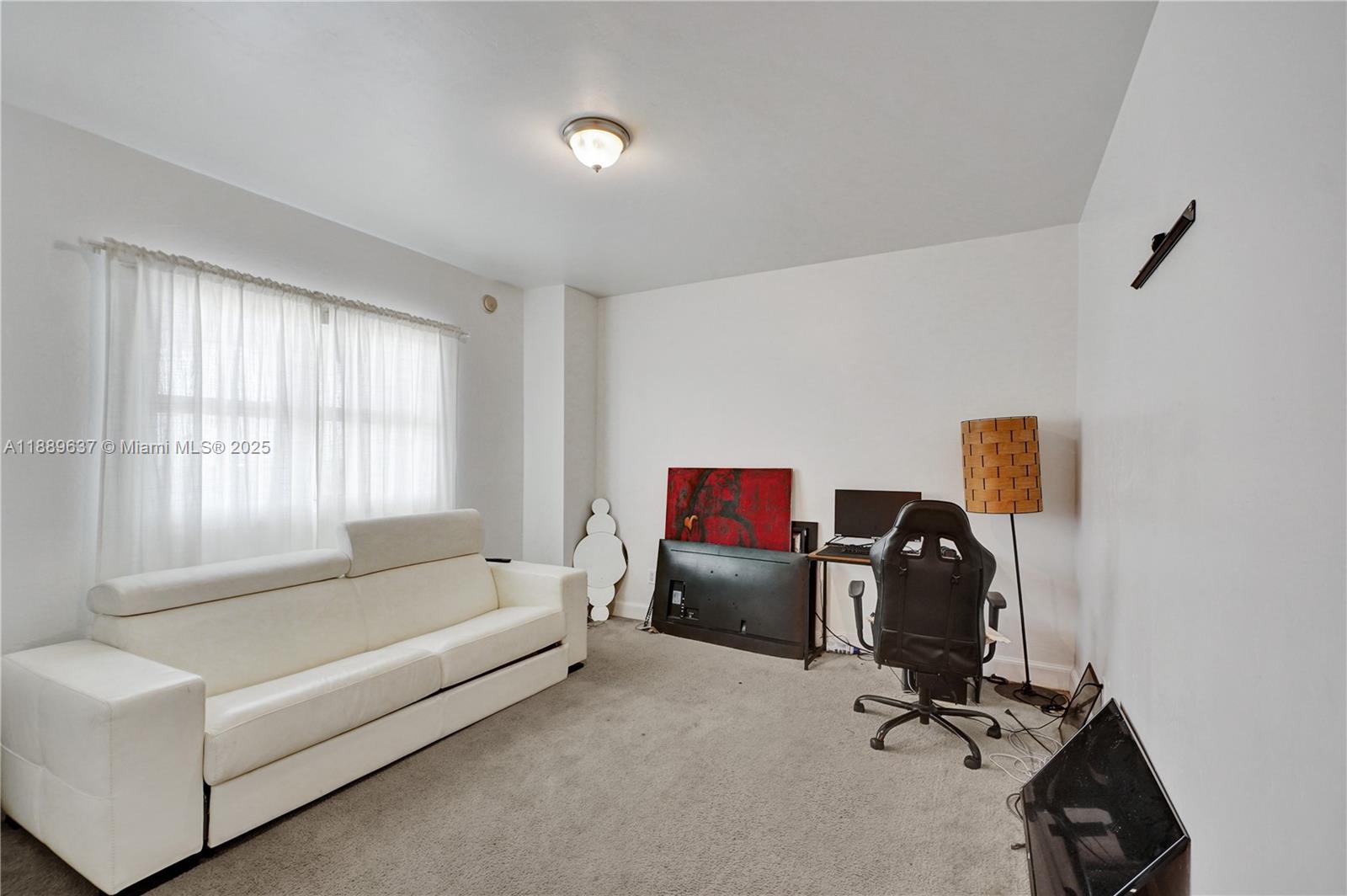 THE OAKS I CONDO - Residential