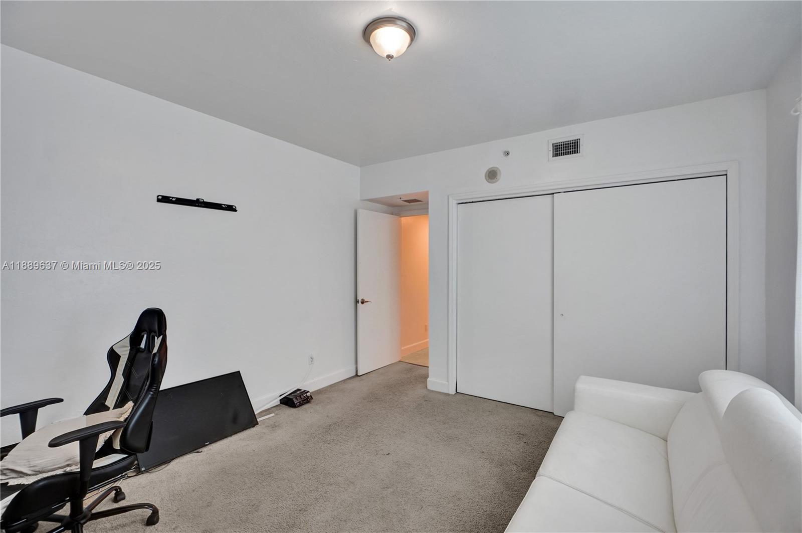 THE OAKS I CONDO - Residential