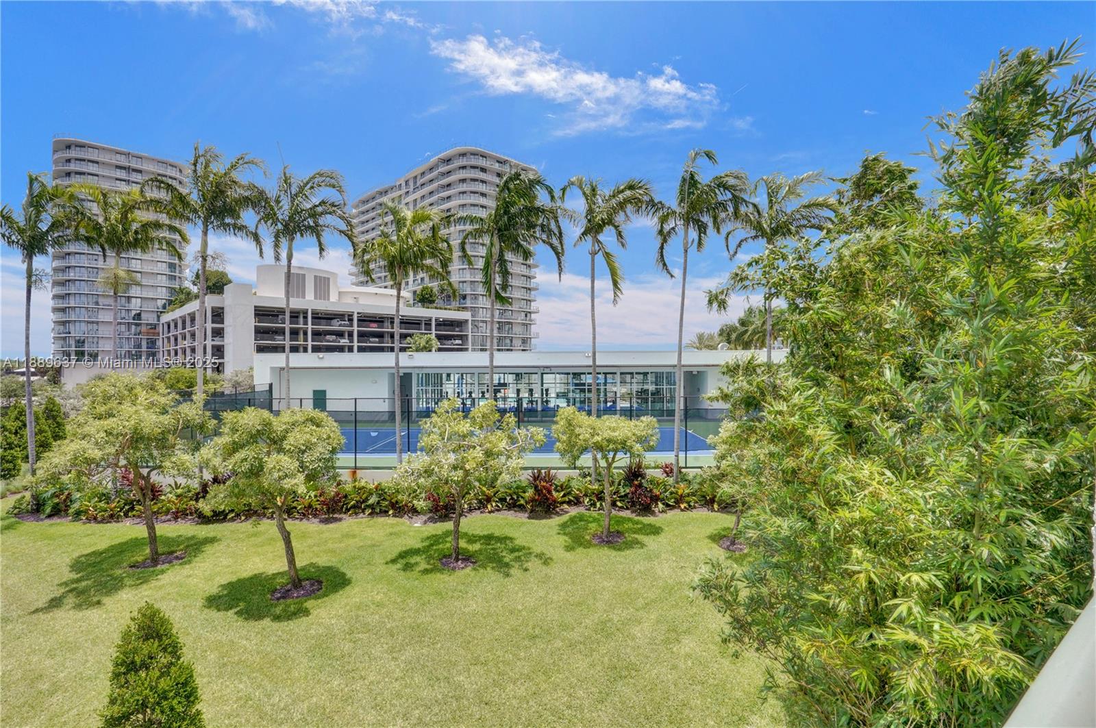 THE OAKS I CONDO - Residential