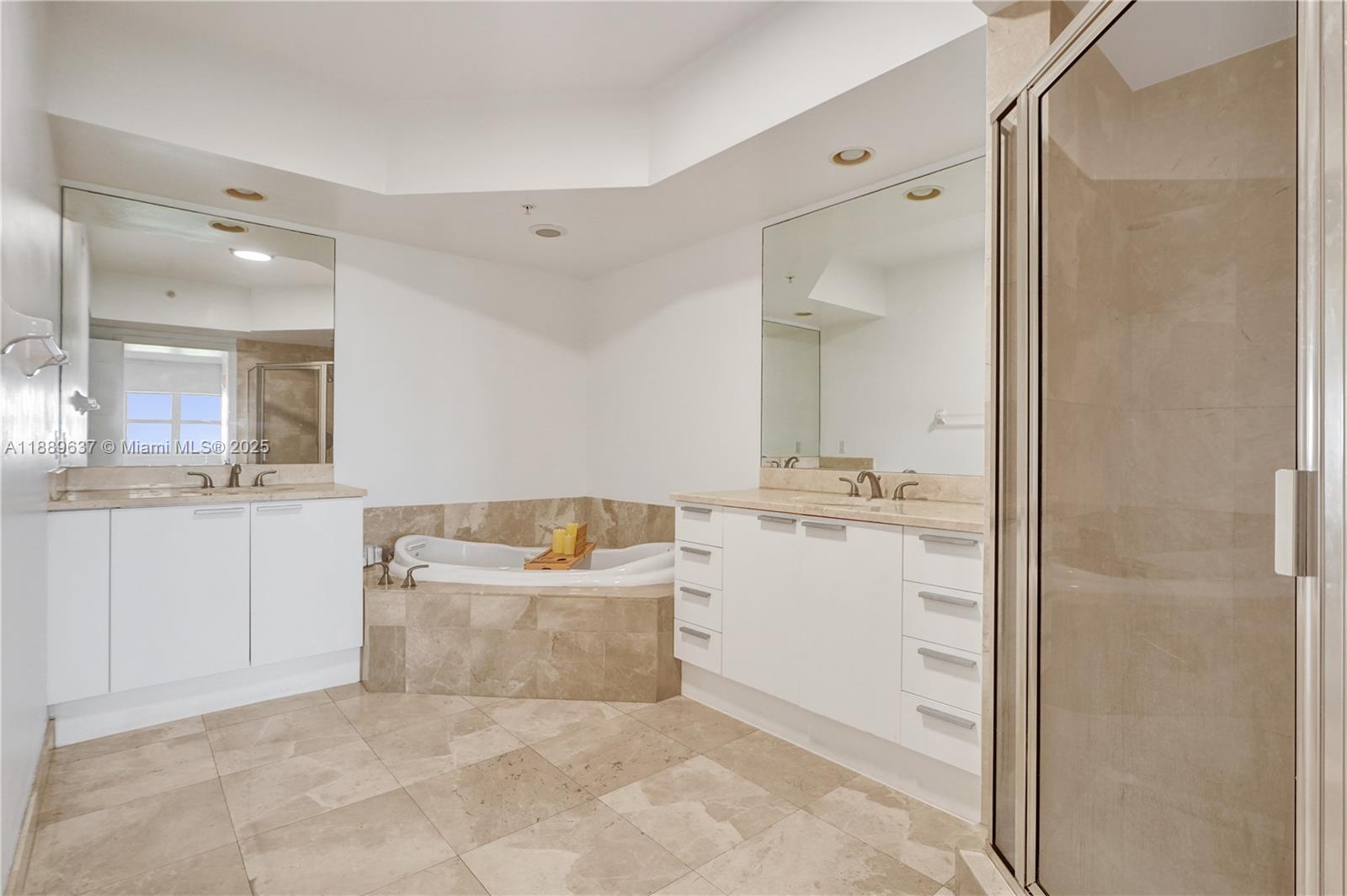 THE OAKS I CONDO - Residential