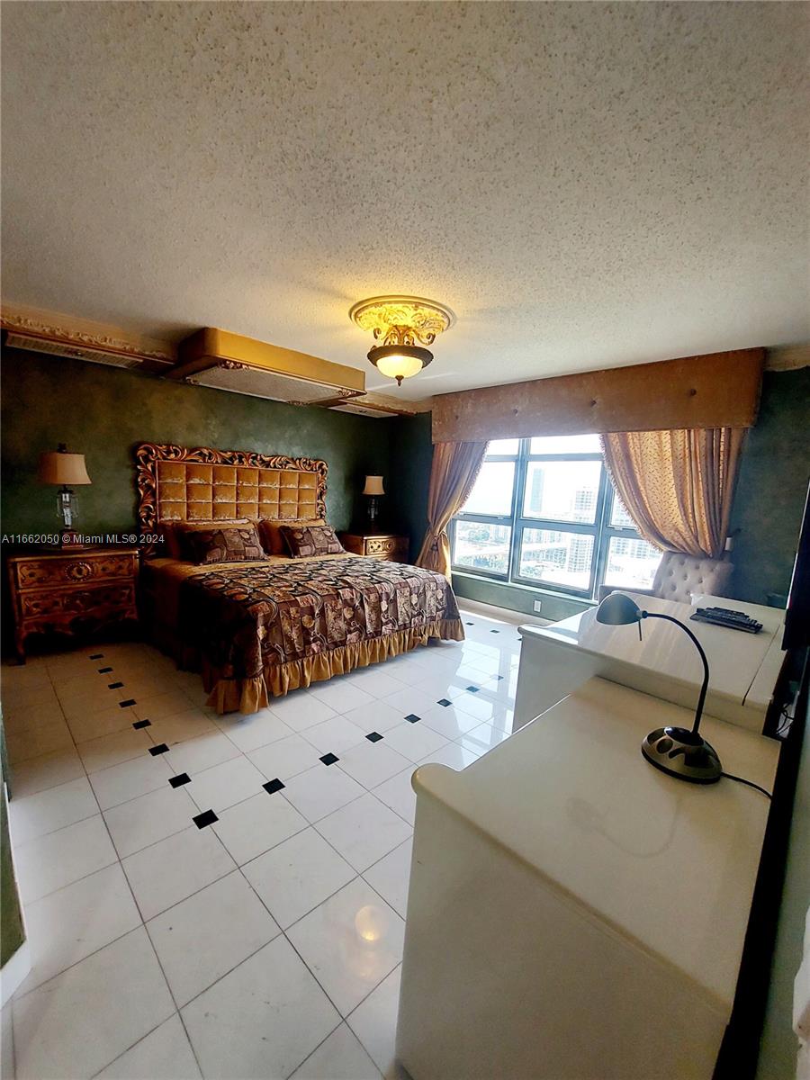 MYSTIC POINTE TOWER 500 C - Residential