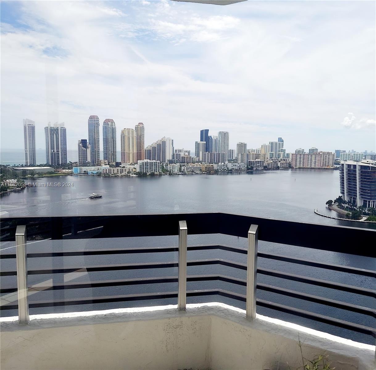 MYSTIC POINTE TOWER 500 C - Residential
