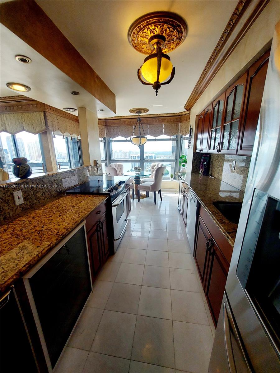 MYSTIC POINTE TOWER 500 C - Residential