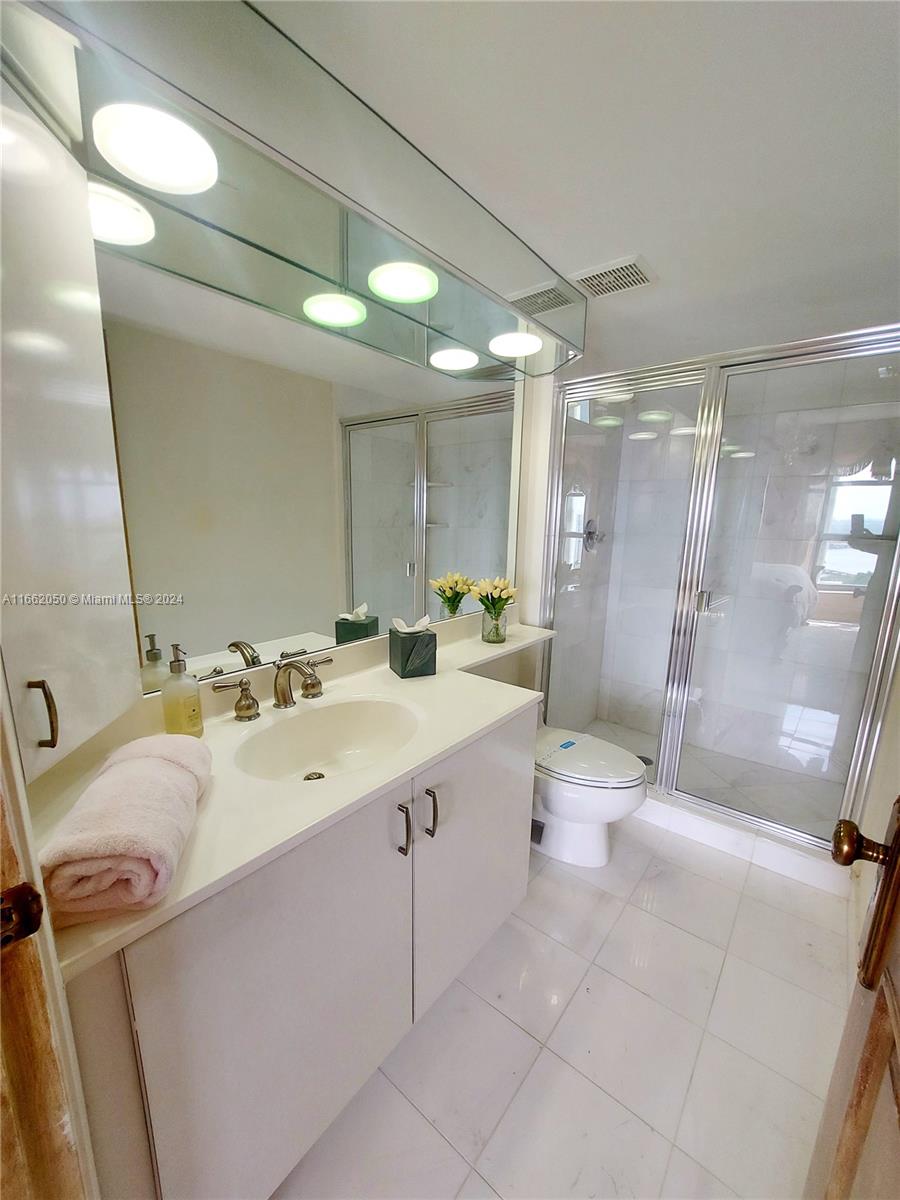 MYSTIC POINTE TOWER 500 C - Residential