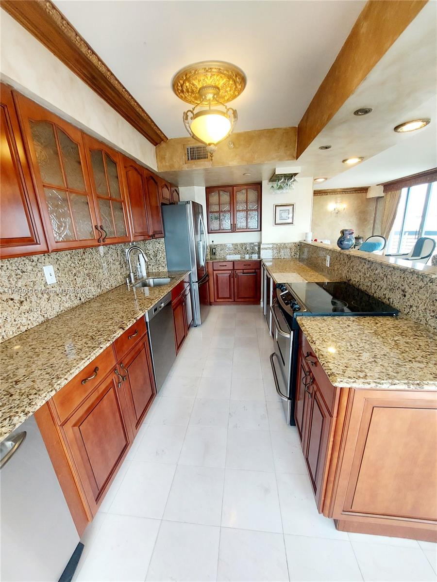 MYSTIC POINTE TOWER 500 C - Residential