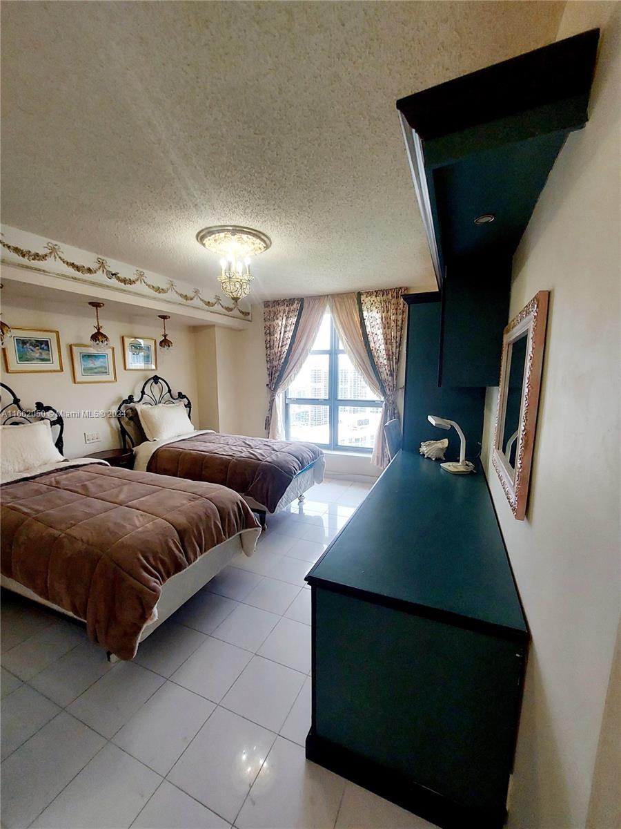 MYSTIC POINTE TOWER 500 C - Residential