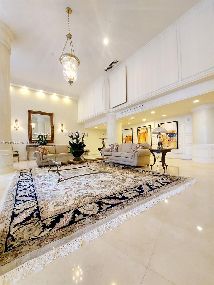 MYSTIC POINTE TOWER 500 C - Residential