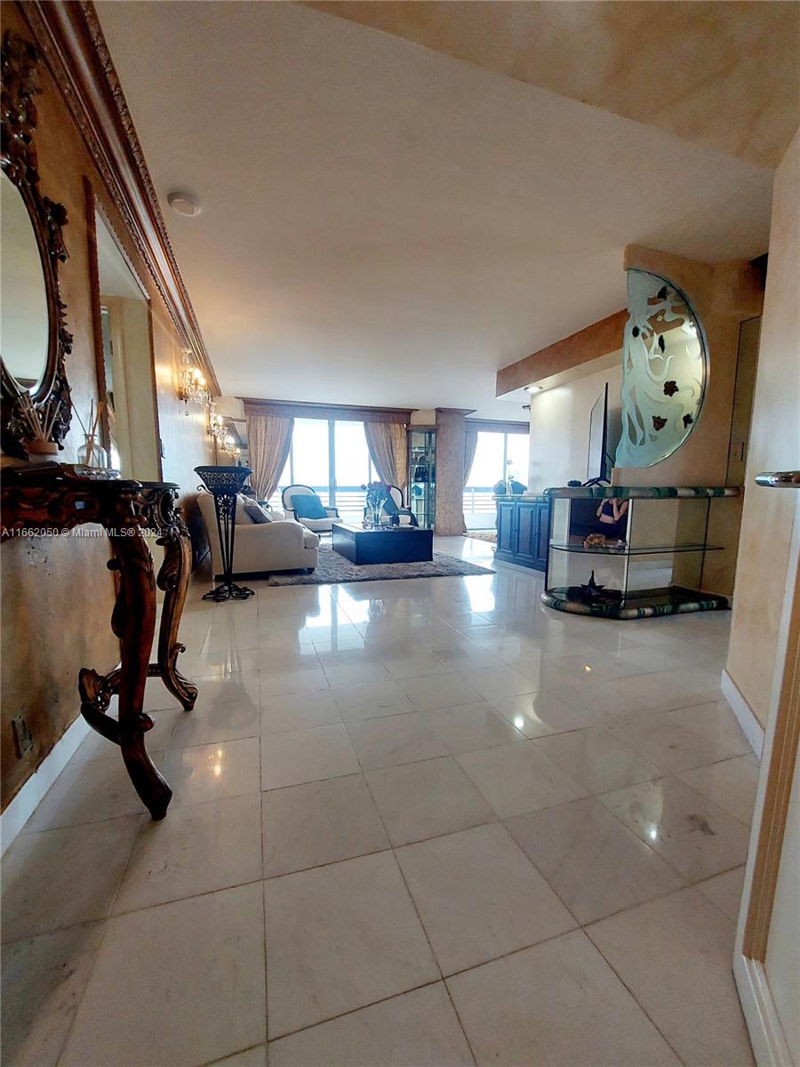MYSTIC POINTE TOWER 500 C - Residential