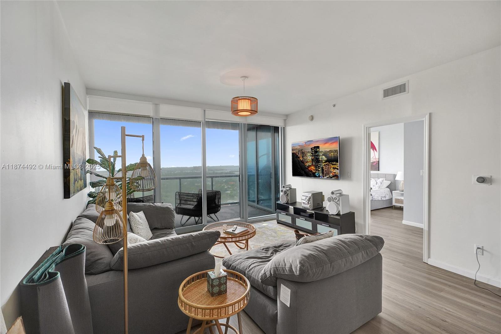 BLUE CONDO - Residential