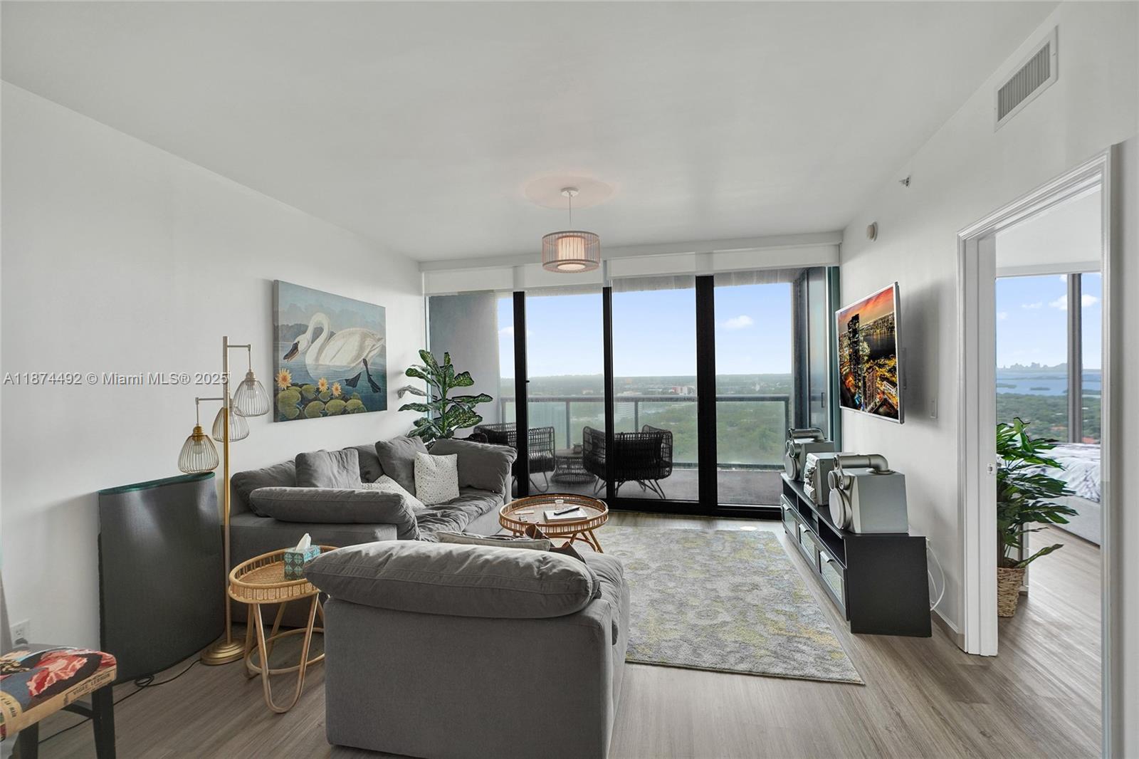 BLUE CONDO - Residential