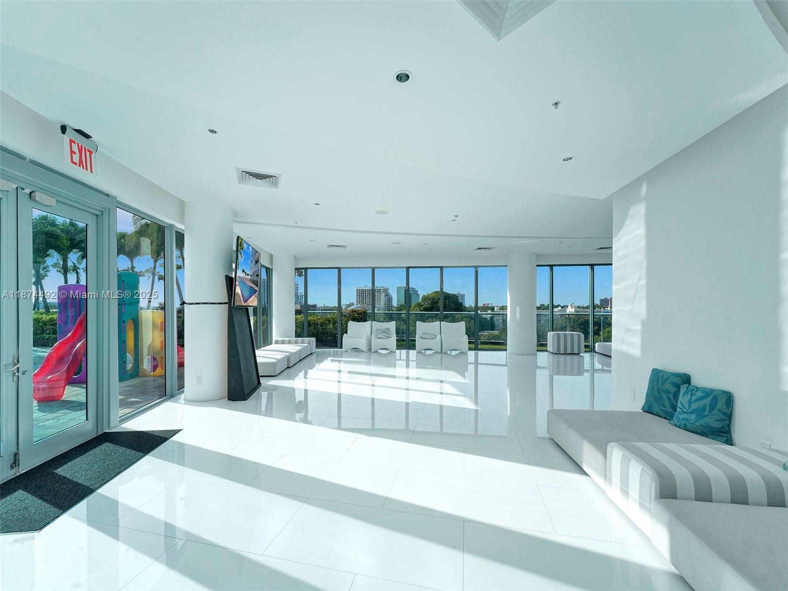 BLUE CONDO - Residential