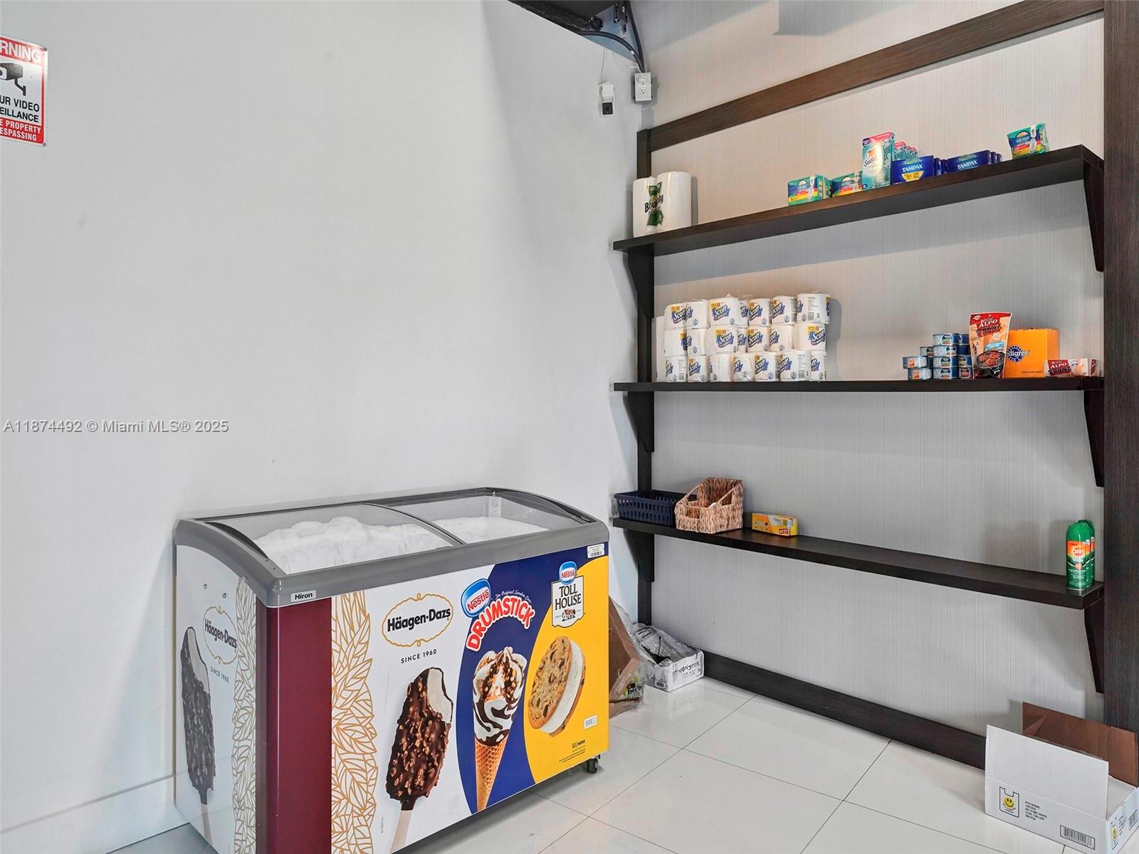 BLUE CONDO - Residential