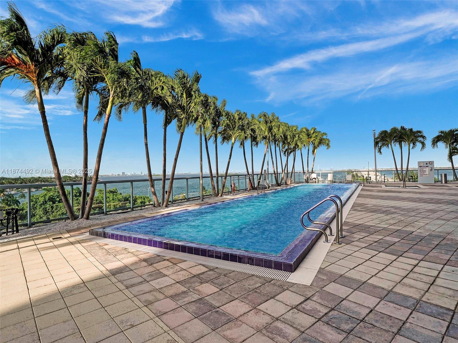 BLUE CONDO - Residential