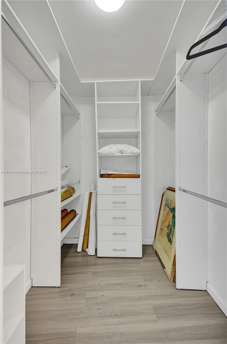 BLUE CONDO - Residential