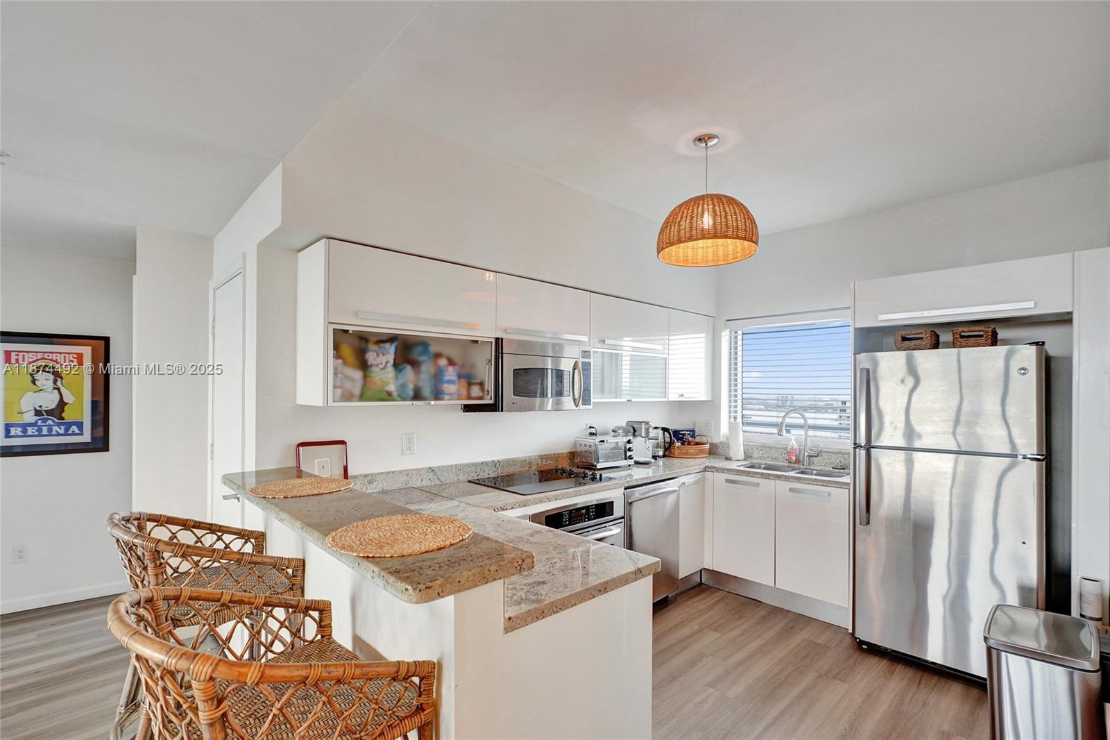 BLUE CONDO - Residential