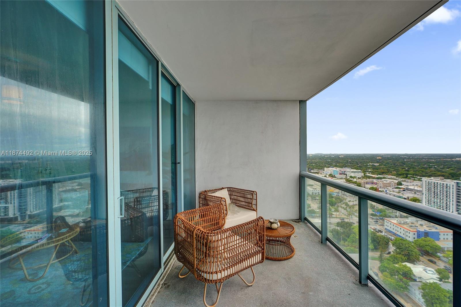 BLUE CONDO - Residential