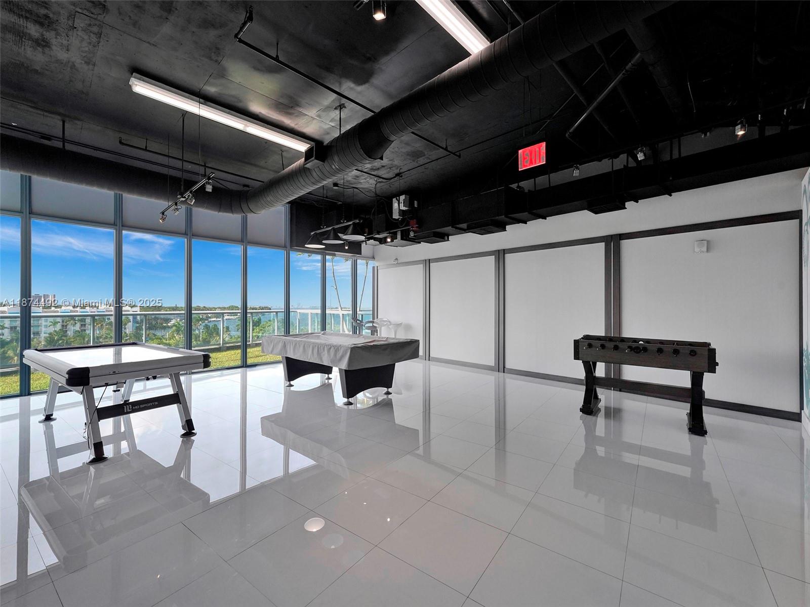 BLUE CONDO - Residential