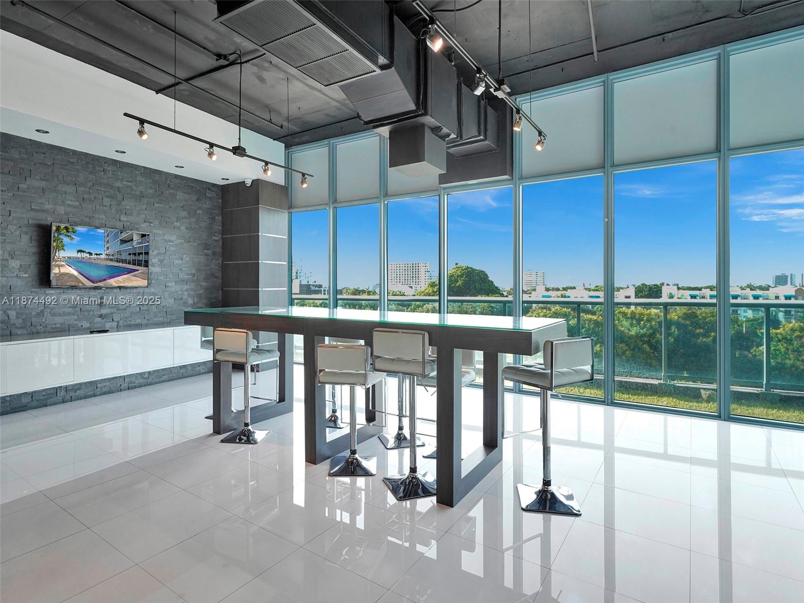 BLUE CONDO - Residential