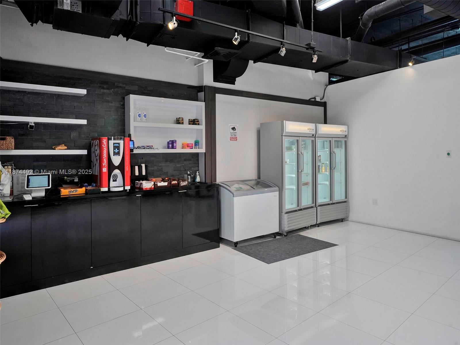 BLUE CONDO - Residential