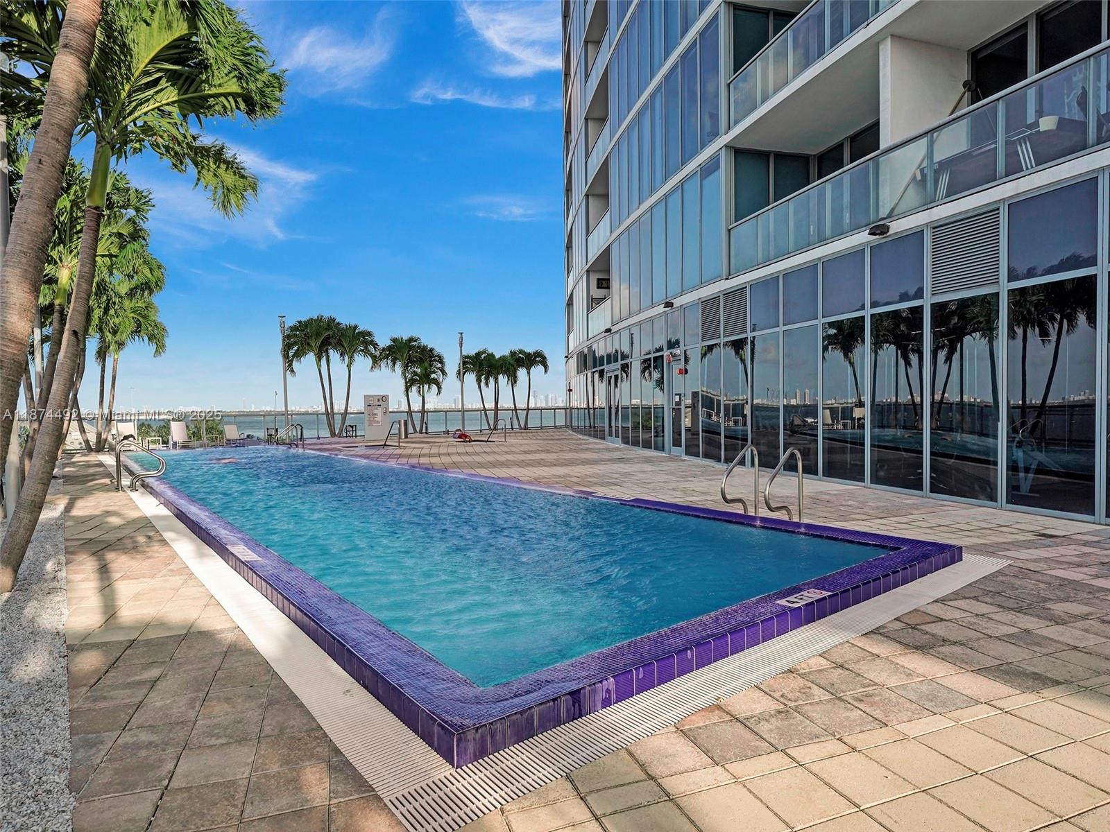 BLUE CONDO - Residential