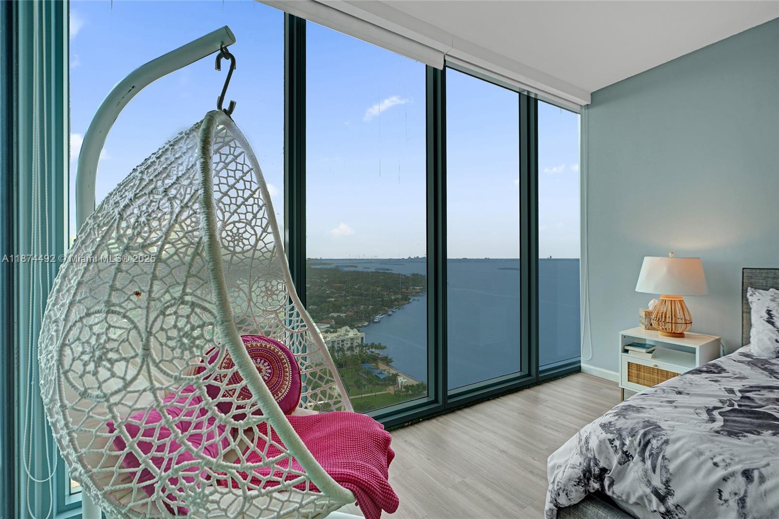 BLUE CONDO - Residential