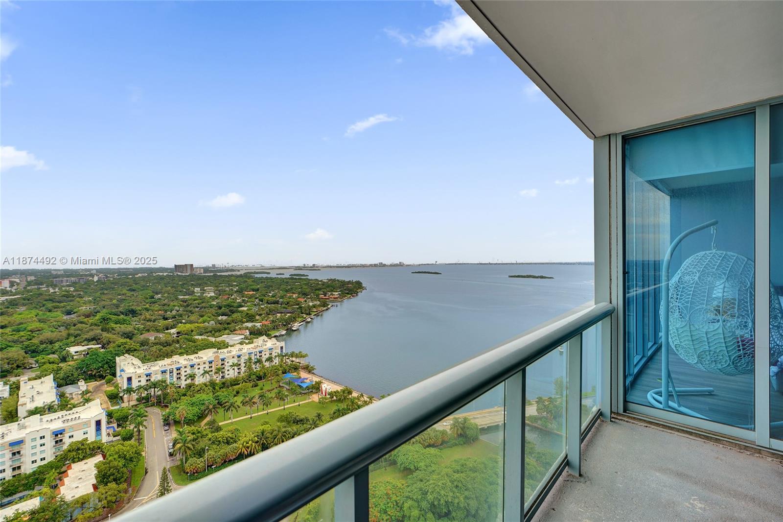 BLUE CONDO - Residential