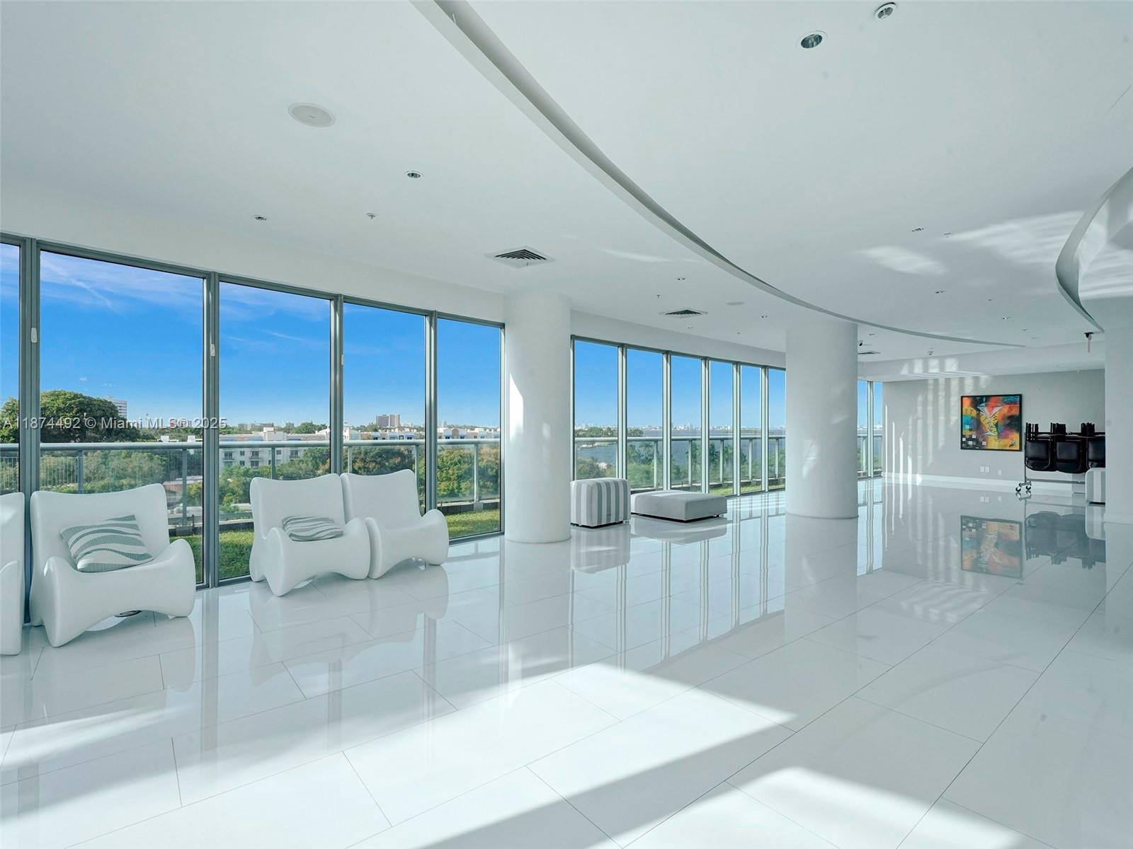 BLUE CONDO - Residential