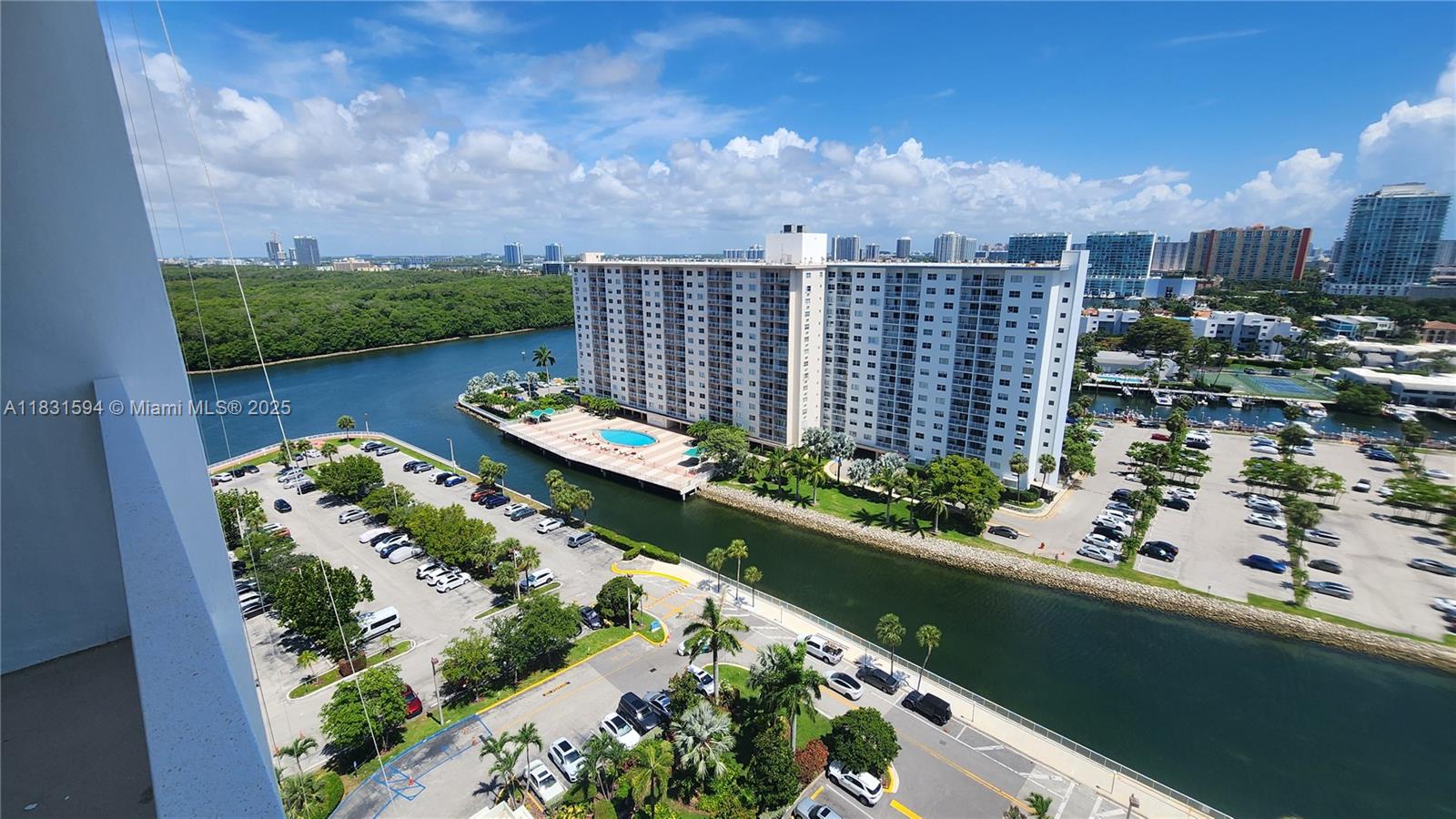500 Bayview Dr 1725