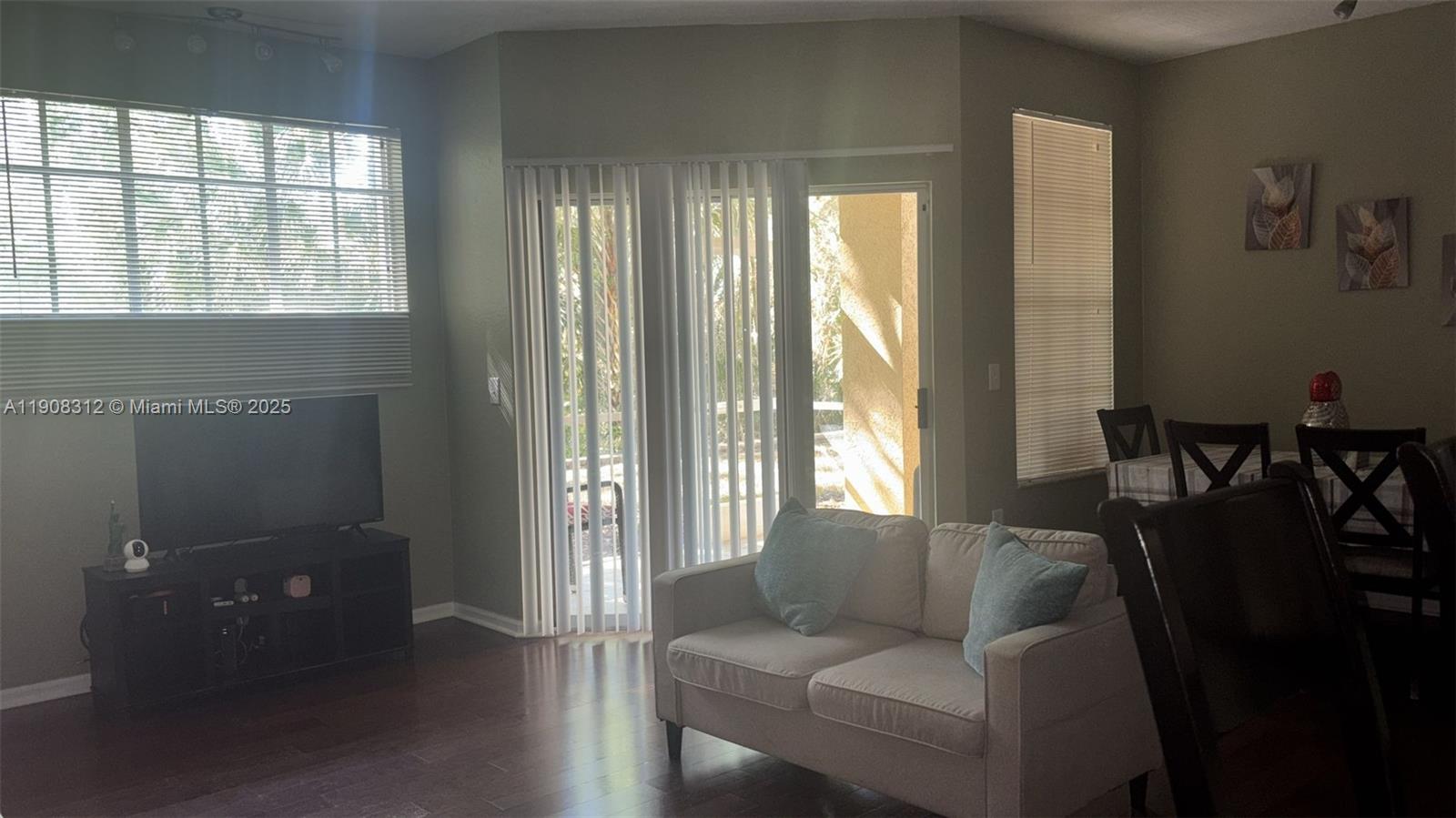 OXFORD PLACE AT TAMPA PALM - Residential